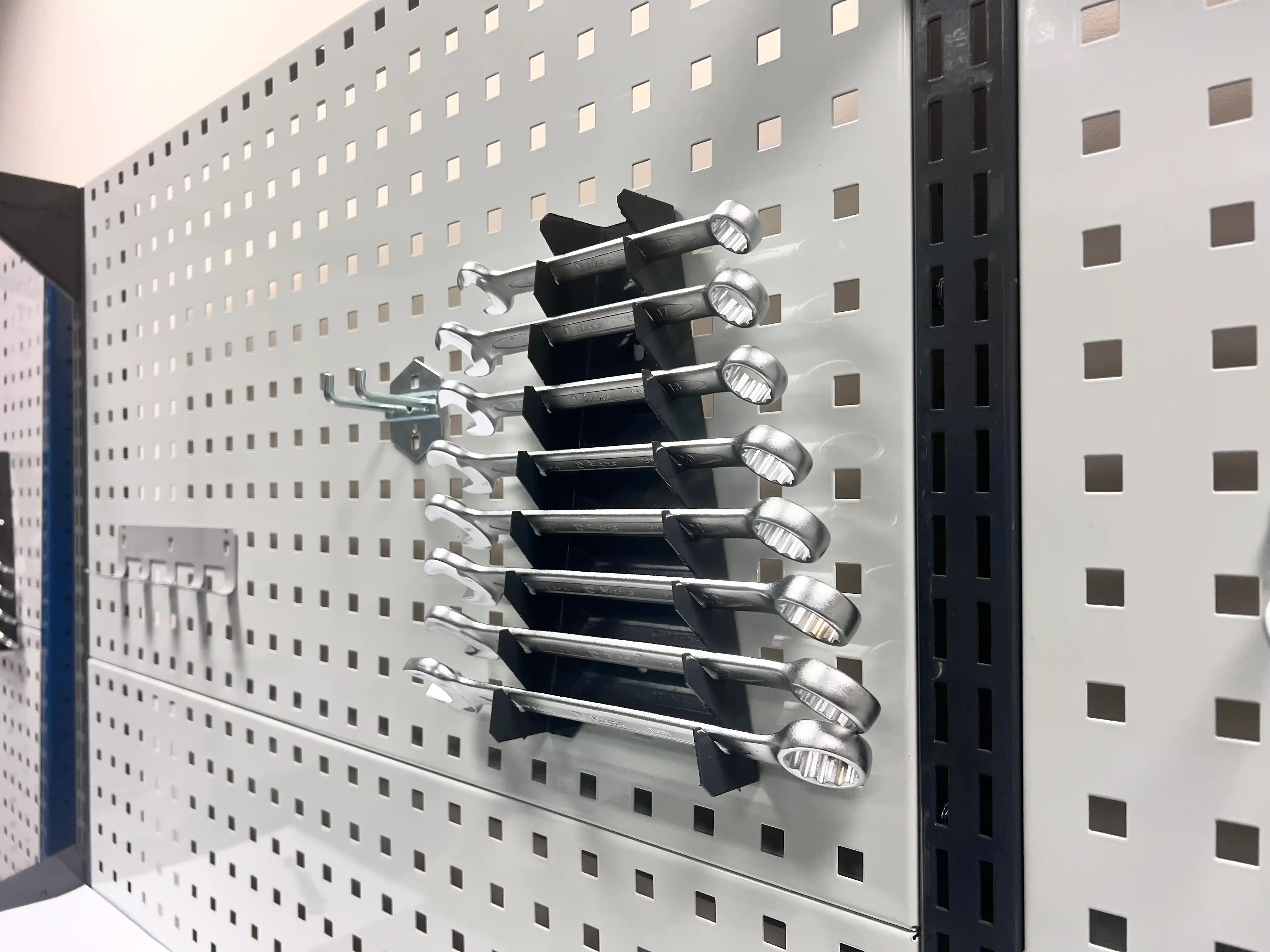 CTR 1202.S37.3-1 Верстак слесарный 1670x1193x743 мм