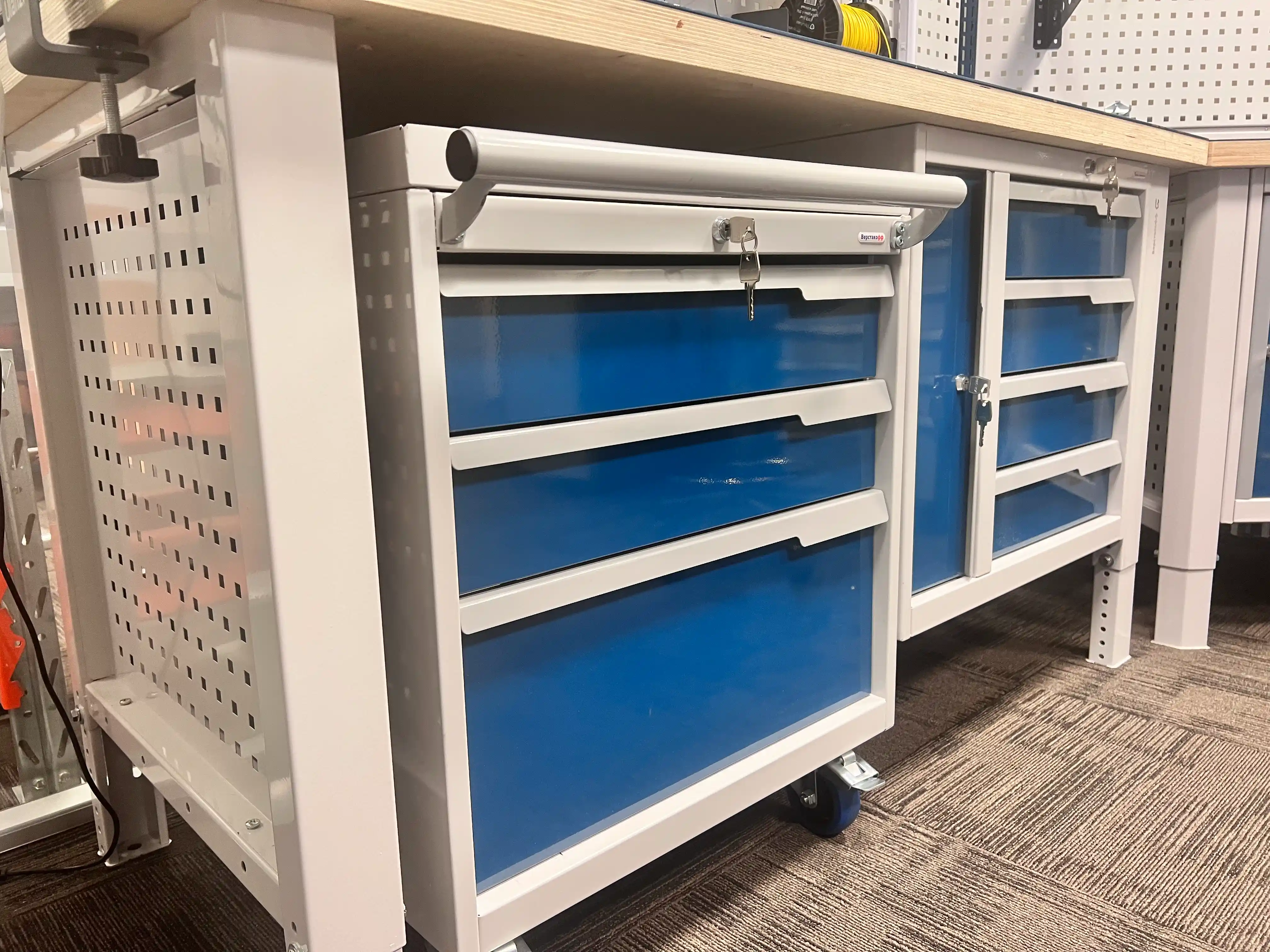 CTR 1202.S37.3-1 Верстак слесарный 1670x1193x743 мм